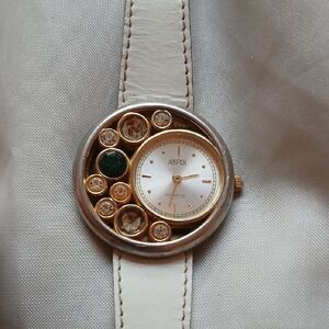 90s Vintage Aspen Women's White and Gold Quartz Watch